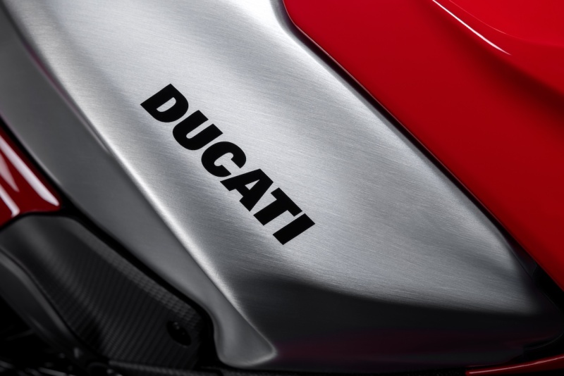 Ducati-Panigale-V4-R-2026-studio-15