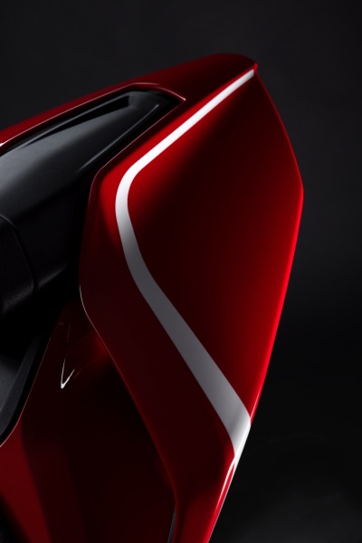 Ducati-Panigale-V4-R-2026-studio-18