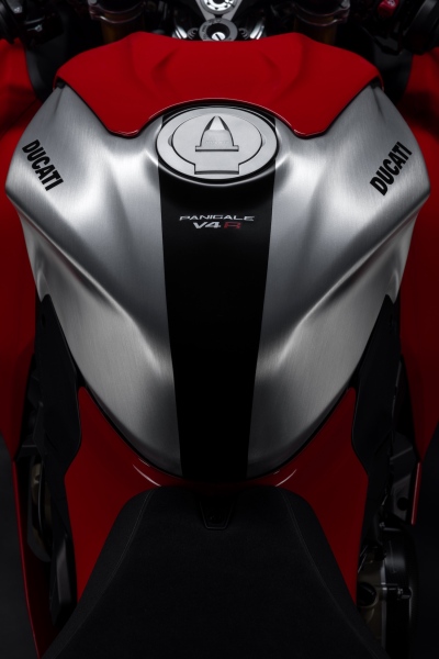 Ducati-Panigale-V4-R-2026-studio-26