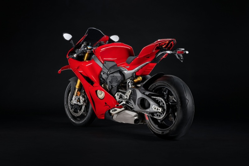 Ducati-Panigale-V4S-2025-10