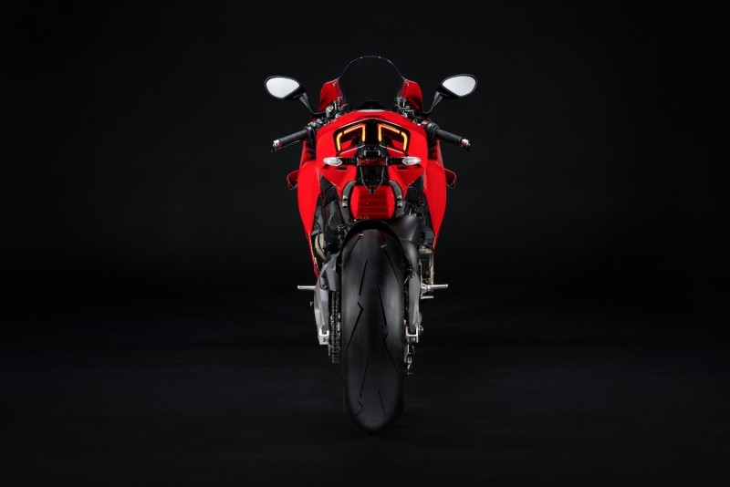 Ducati-Panigale-V4S-2025-11