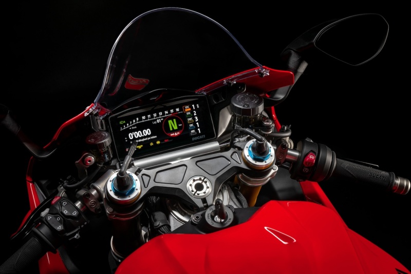 Ducati-Panigale-V4S-2025-12