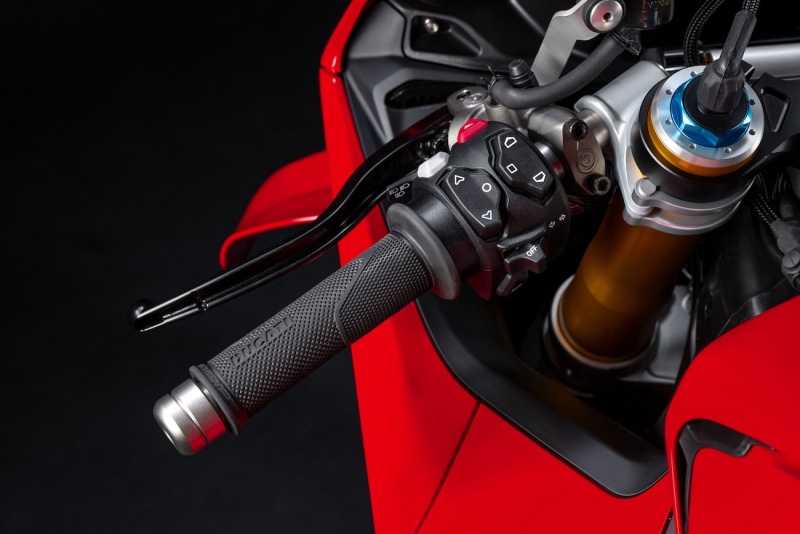 Ducati-Panigale-V4S-2025-20