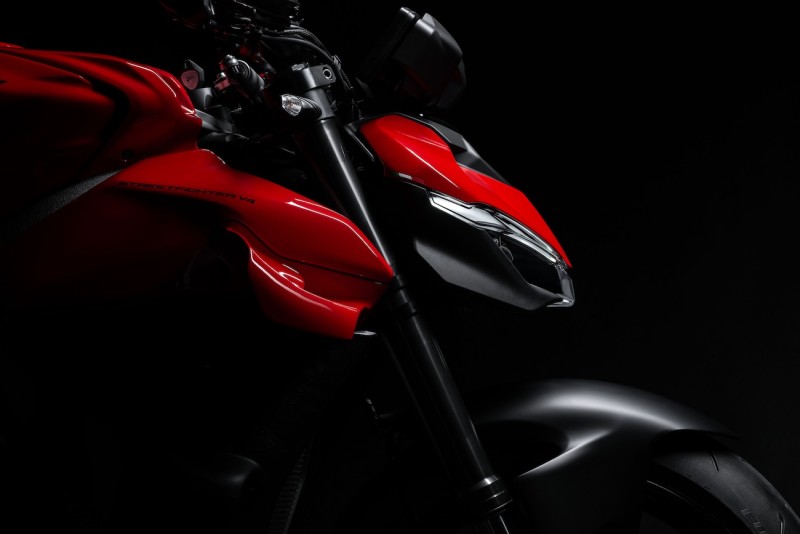 Ducati-Streetfighter-V4-2025-studio-10