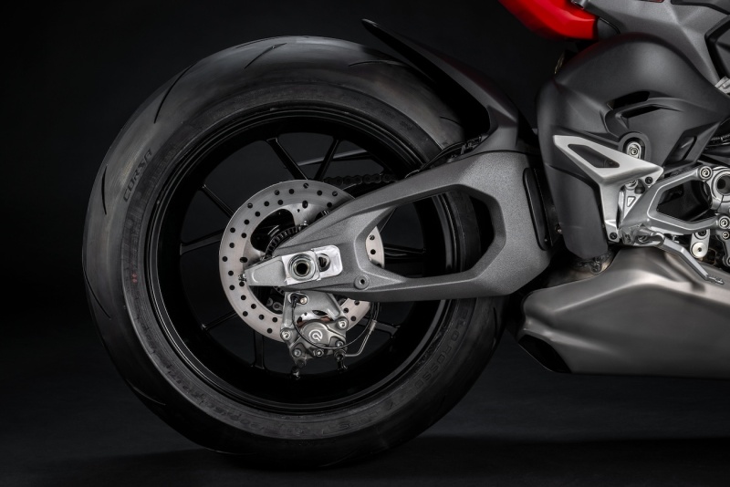 Ducati-Streetfighter-V4-2025-studio-11