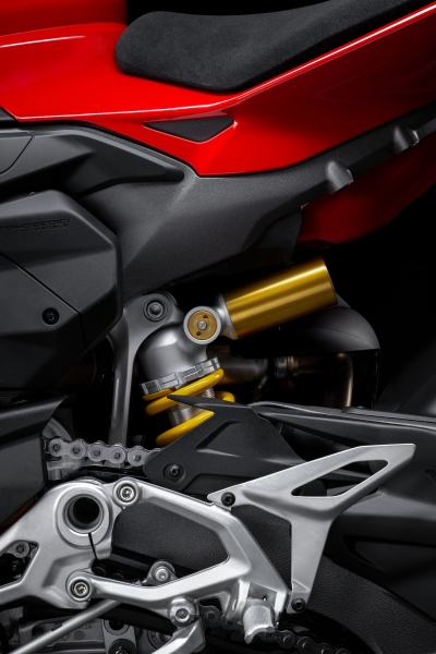 Ducati-Streetfighter-V4-2025-studio-14