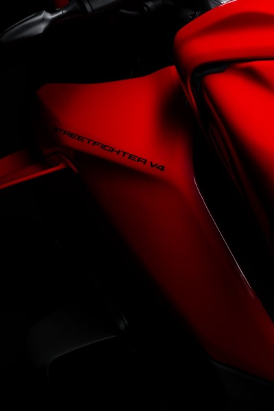 Ducati-Streetfighter-V4-2025-studio-15