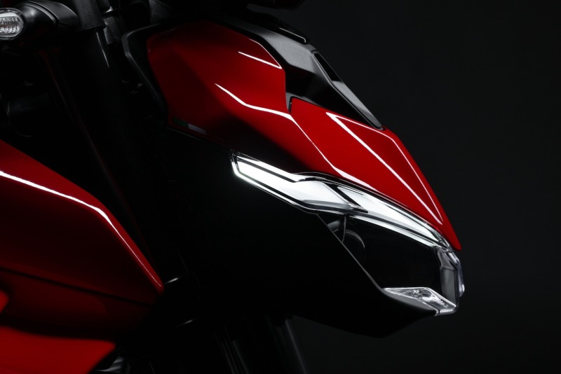 Ducati-Streetfighter-V4-2025-studio-18