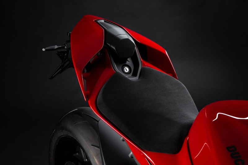 Ducati-Streetfighter-V4-2025-studio-20