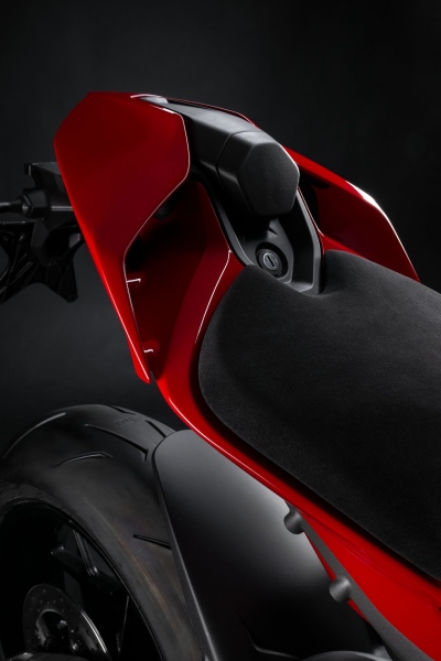 Ducati-Streetfighter-V4-2025-studio-21