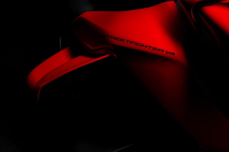 Ducati-Streetfighter-V4-2025-studio-24