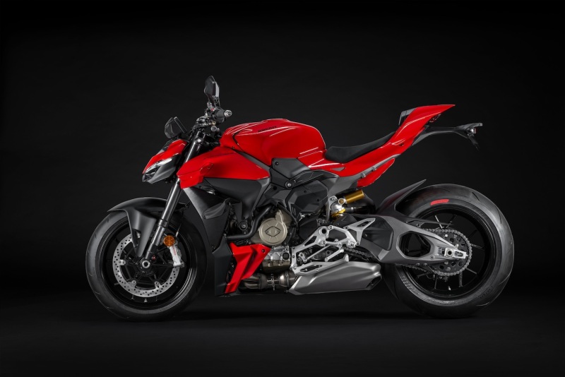 Ducati-Streetfighter-V4-2025-studio-3