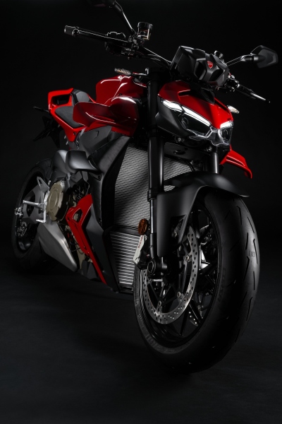 Ducati-Streetfighter-V4-2025-studio-5