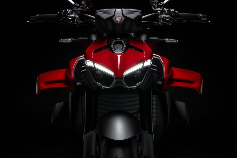 Ducati-Streetfighter-V4-2025-studio-6