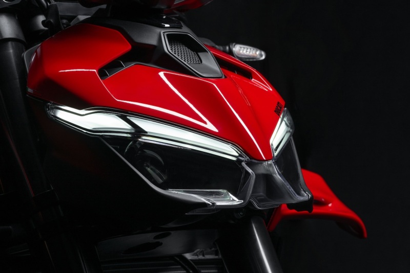 Ducati-Streetfighter-V4-2025-studio-7