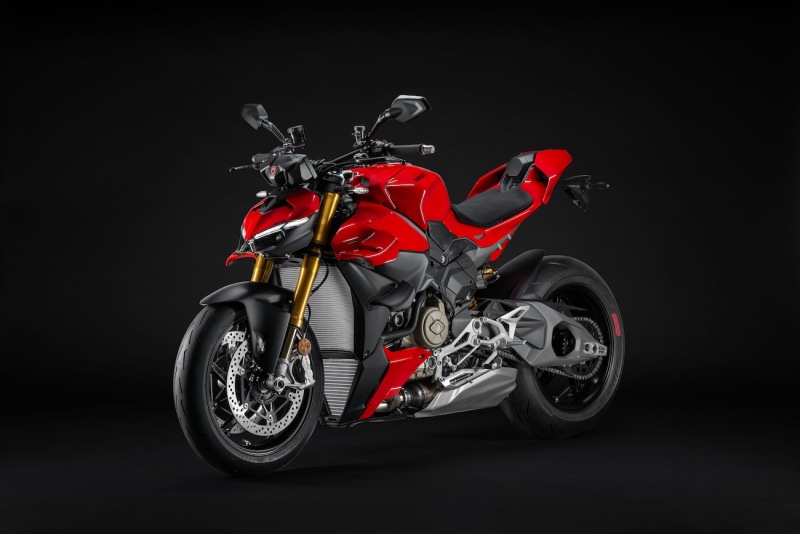 Ducati-Streetfighter-V4-S-2025-studio-25