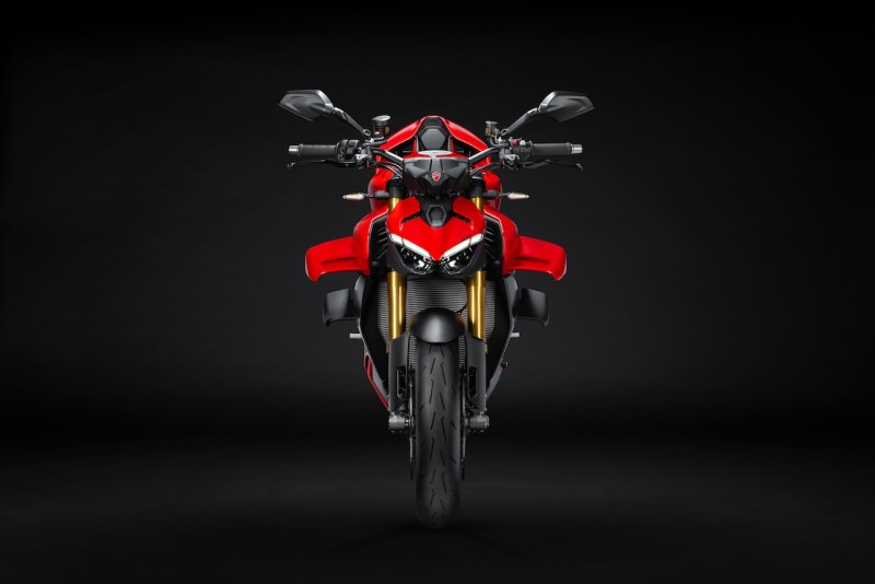 Ducati-Streetfighter-V4-S-2025-studio-26