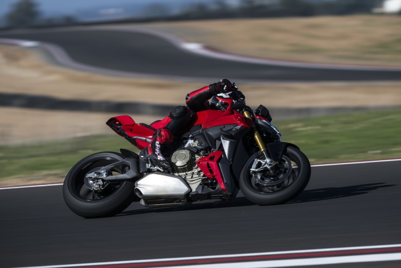 Ducati-Streetfighter-V4-S-2025-akcja-10