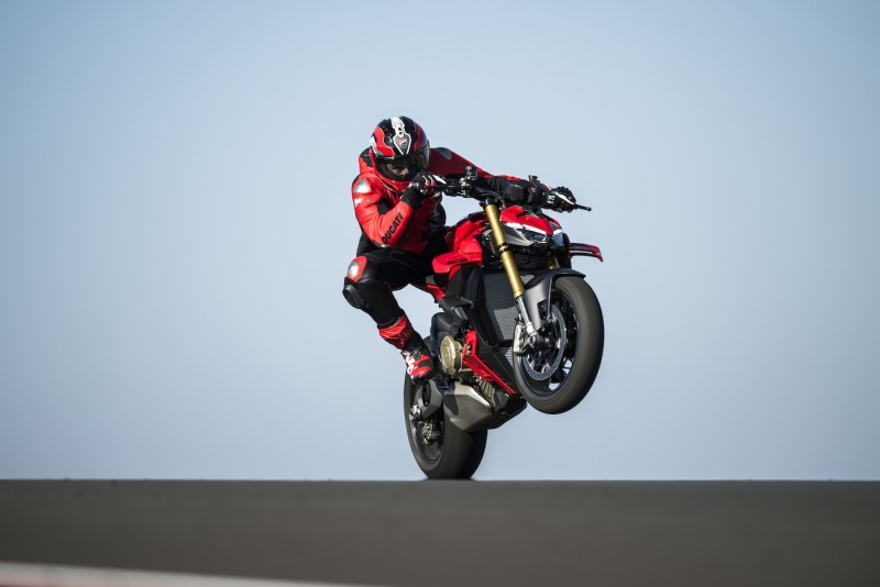 Ducati-Streetfighter-V4-S-2025-akcja-30