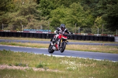 Ducati-Streetfighter-V4S-09-wheelie-front