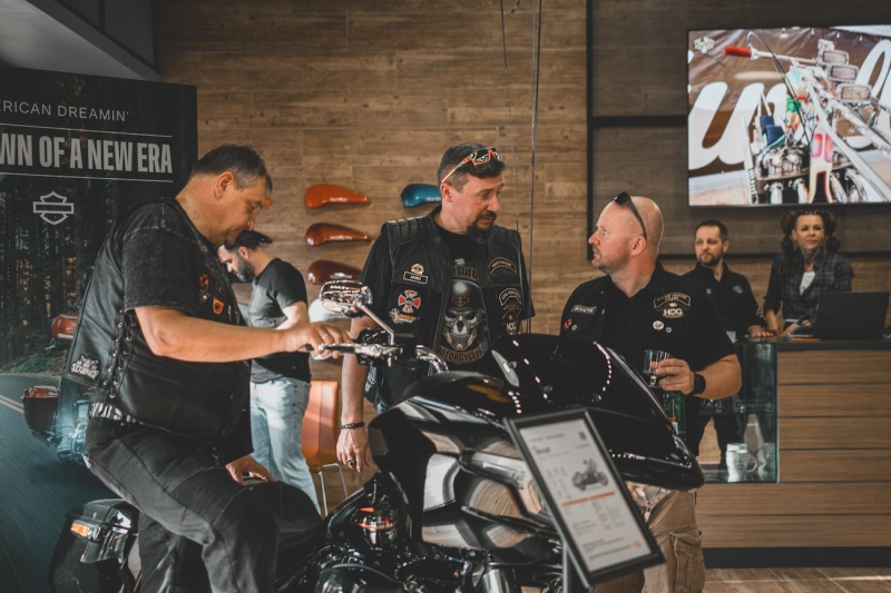 Harley-Davidson-Defender-otwarcie-Warszawa-CNR75451-fot-Michal-Farbiszewski