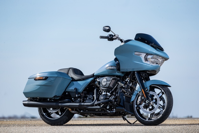 Harley-Davidson-HD_RoadGlide_SharkSkinBlue_2024_002