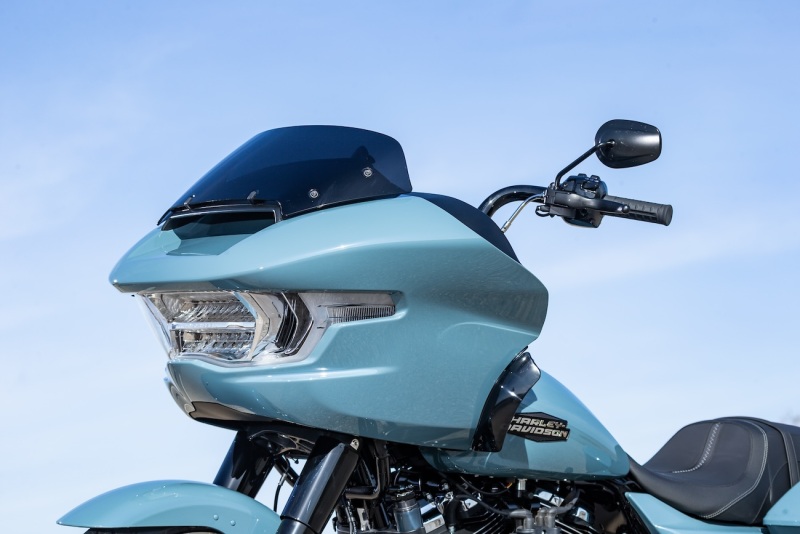 Harley-Davidson-HD_RoadGlide_SharkSkinBlue_2024_038