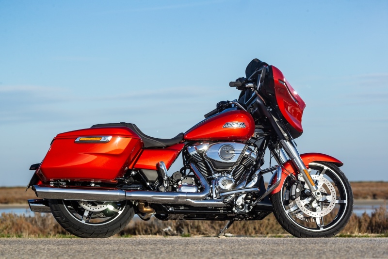 Harley-Davidson-HD_StreetGlide_WhiskeyFire_2024_002