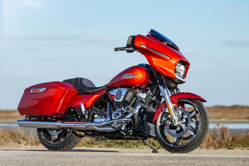 Harley-Davidson-HD_StreetGlide_WhiskeyFire_2024_004