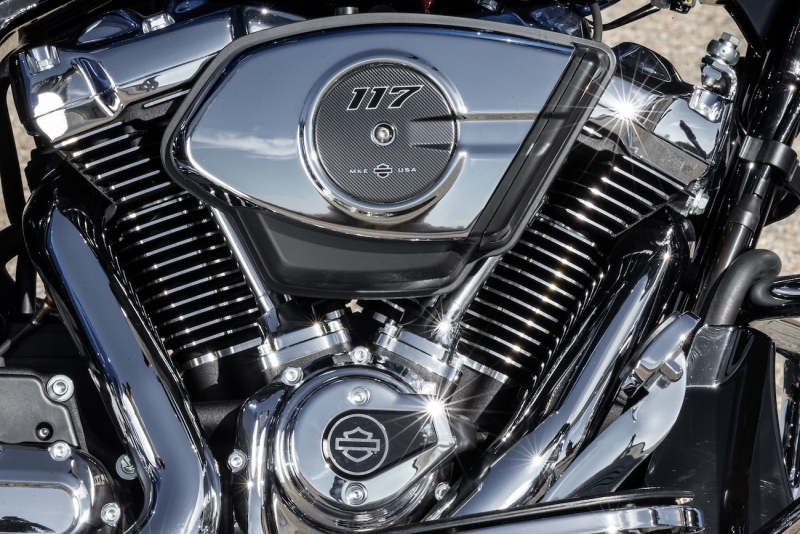 Harley-Davidson-HD_StreetGlide_WhiskeyFire_2024_030