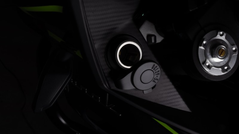 junak-rx-600-2025-studio-10