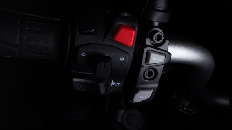 junak-rx-600-2025-studio-11