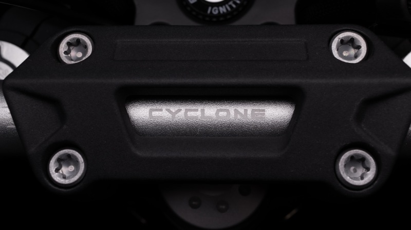 junak-rx-600-2025-studio-22