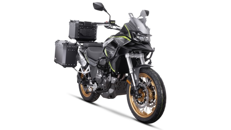 junak-rx-600-2025-studio-29