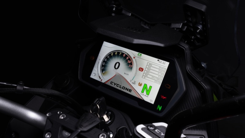 junak-rx-600-2025-studio-9