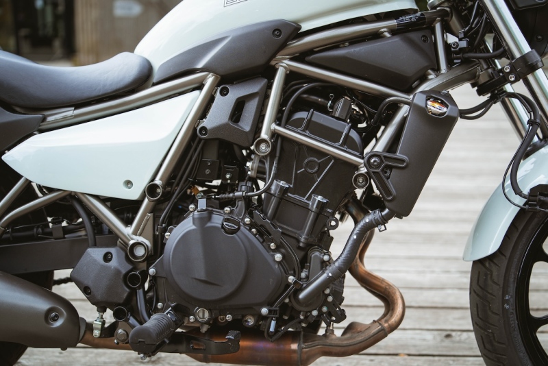 Kawasaki-Eliminator-500-2025-fot-Michal-Farbiszewski-1