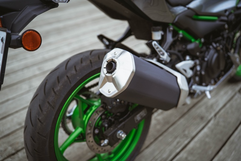 Kawasaki-Z500-2025-fot-Michal-Farbiszewski-11