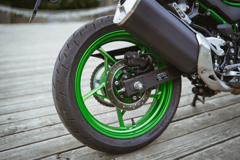 Kawasaki-Z500-2025-fot-Michal-Farbiszewski-12