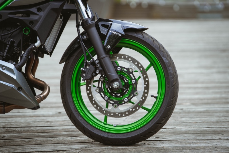 Kawasaki-Z500-2025-fot-Michal-Farbiszewski-6