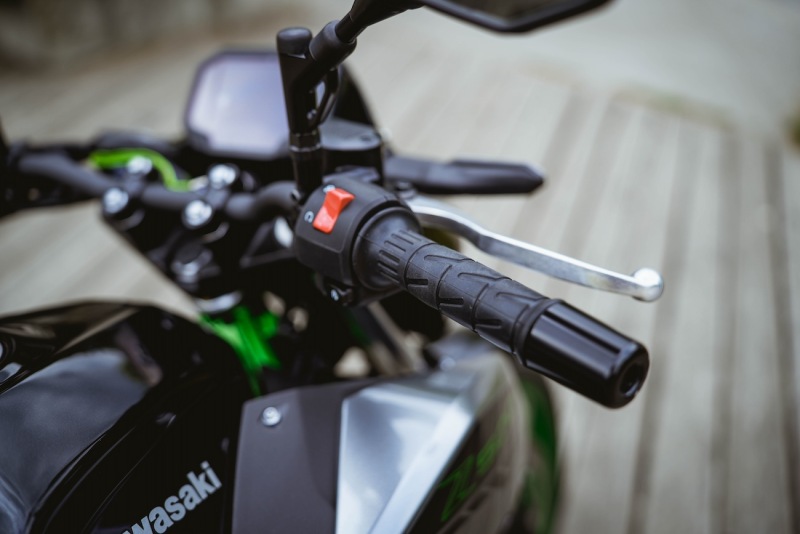 Kawasaki-Z500-2025-fot-Michal-Farbiszewski-9