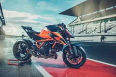 KTM-1290-SUPER-DUKE-R-LAUNCH-202040