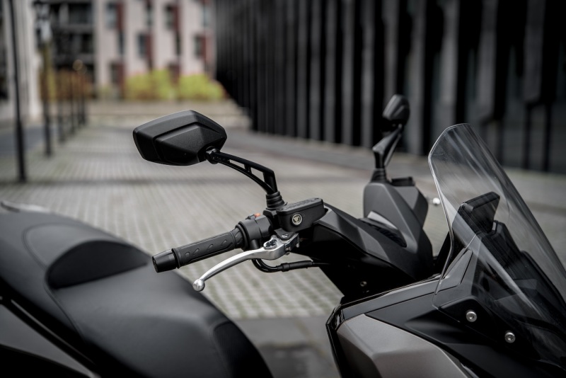 Kymco-Downtown-350i-fot-Michal-Farbiszewski-17