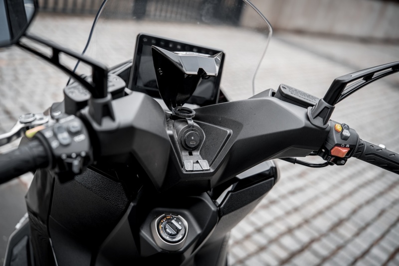 Kymco-Downtown-350i-fot-Michal-Farbiszewski-6