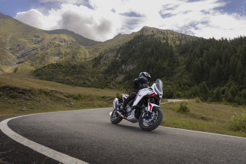 Moto-Morini-X-Cape-1200-akcja-16