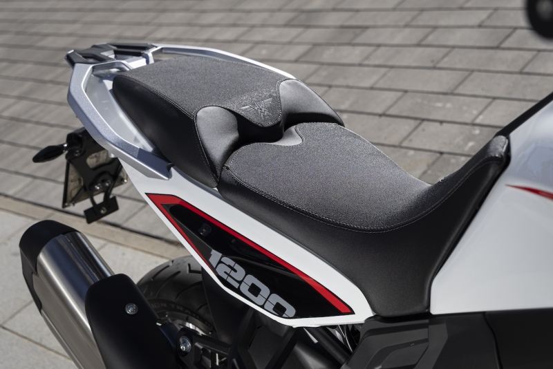 Moto-Morini-X-Cape-1200-detale-19