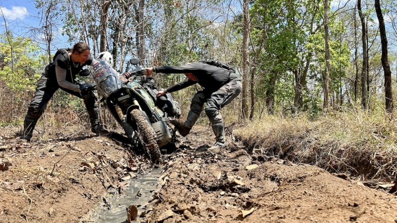 one-more-adventure-oma-kambodza-wyprawa-motocyklowa-1