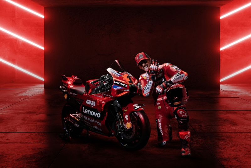 Pecco-Bagnaia-prezentacja-Ducati-MotoGP-2024-11