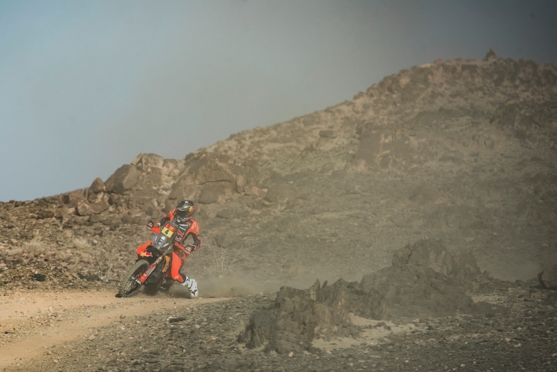 Daniel Sanders (AUS) for Red Bull KTM Factory Racing races during stage 1 of Rally Dakar 2025 from BISHA to BISHA, Saudi Arabia on January 04, 2025. // Flavien Duhamel / Red Bull Content Pool // SI202501040101 // Usage for editorial use only //