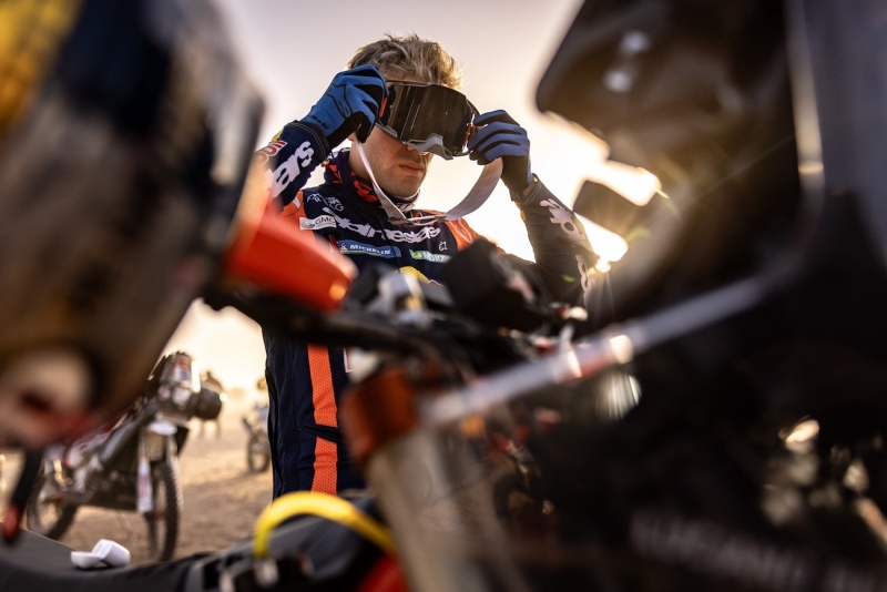 Luciano Benavides (ARG) for Red Bull KTM Factory Racing is seen at the stage 1 of Rally Dakar 2025 in Bisha, Saudi Arabia on January 04, 2025. // Kin Marcin / Red Bull Content Pool // SI202501040241 // Usage for editorial use only //