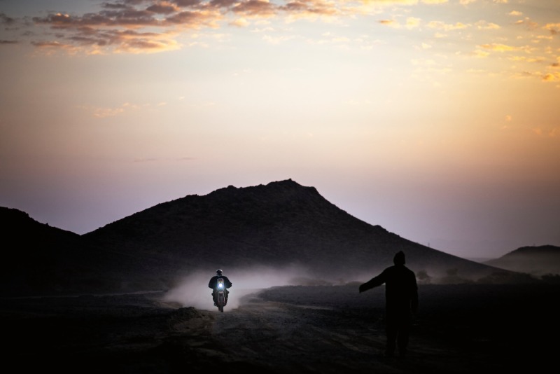 Daniel Sanders (AUS) of Red Bull KTM Factory Racing is seen at the start line of stage 03 of the Rally Dakar 2025 from Bisha to Al Henakiyah, Saudi Arabia on January 07, 2025. // Marcelo Maragni / Red Bull Content Pool // SI202501070760 // Usage for editorial use only //